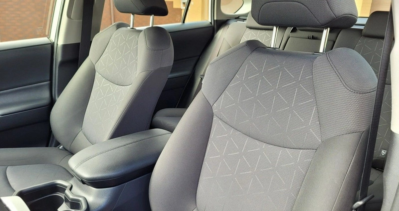 Toyota RAV4 cena 116900 przebieg: 153998, rok produkcji 2019 z Chęciny małe 781